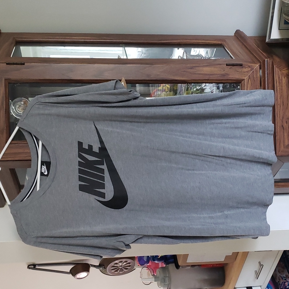 Nike Women's Short Sleeve Shirt, Gray. Size 2X